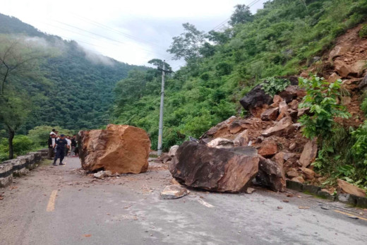 हेटौँडा—काठमाडौं सडकखण्ड अवरुद्ध